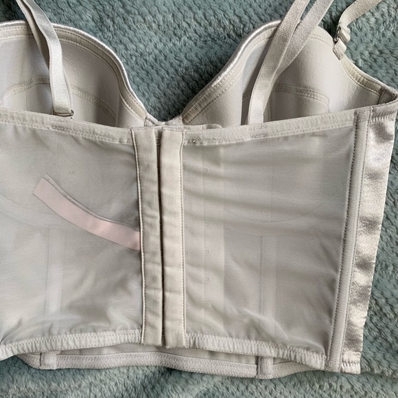 Victoria’s Secret Corset - Picture 8 of 10